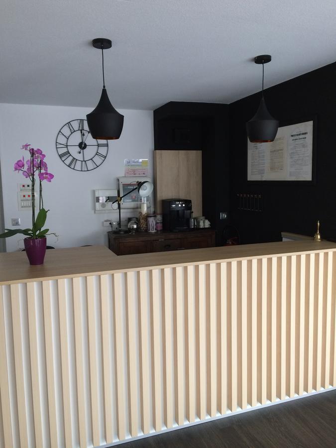 Hotel Castel Neuves-Maisons Eksteriør bilde